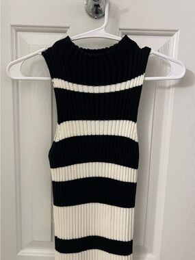 Sleeveless Ribbed Striped Knit Sweater - Black & Cream.